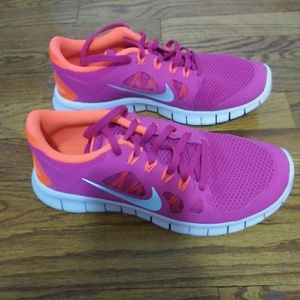 NWOT Nike Shoes Size 5.5